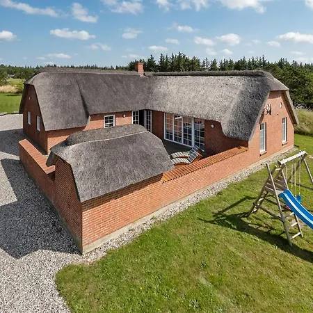 Aane - 1-8km From The Sea By Interhome