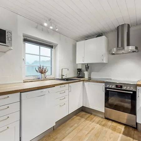 Aane - 1-8km From The Sea By Interhome *